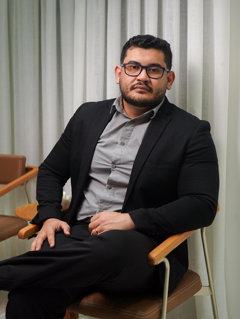 Dr. Kaio Teixeira em atendimento